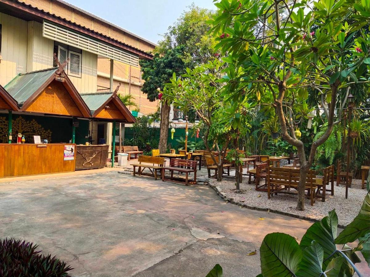 The Shire Guesthouse Чиангмай Экстерьер фото