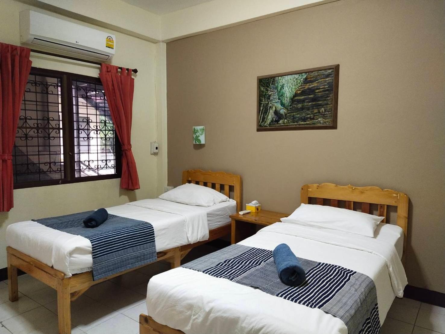 The Shire Guesthouse Чиангмай Номер фото
