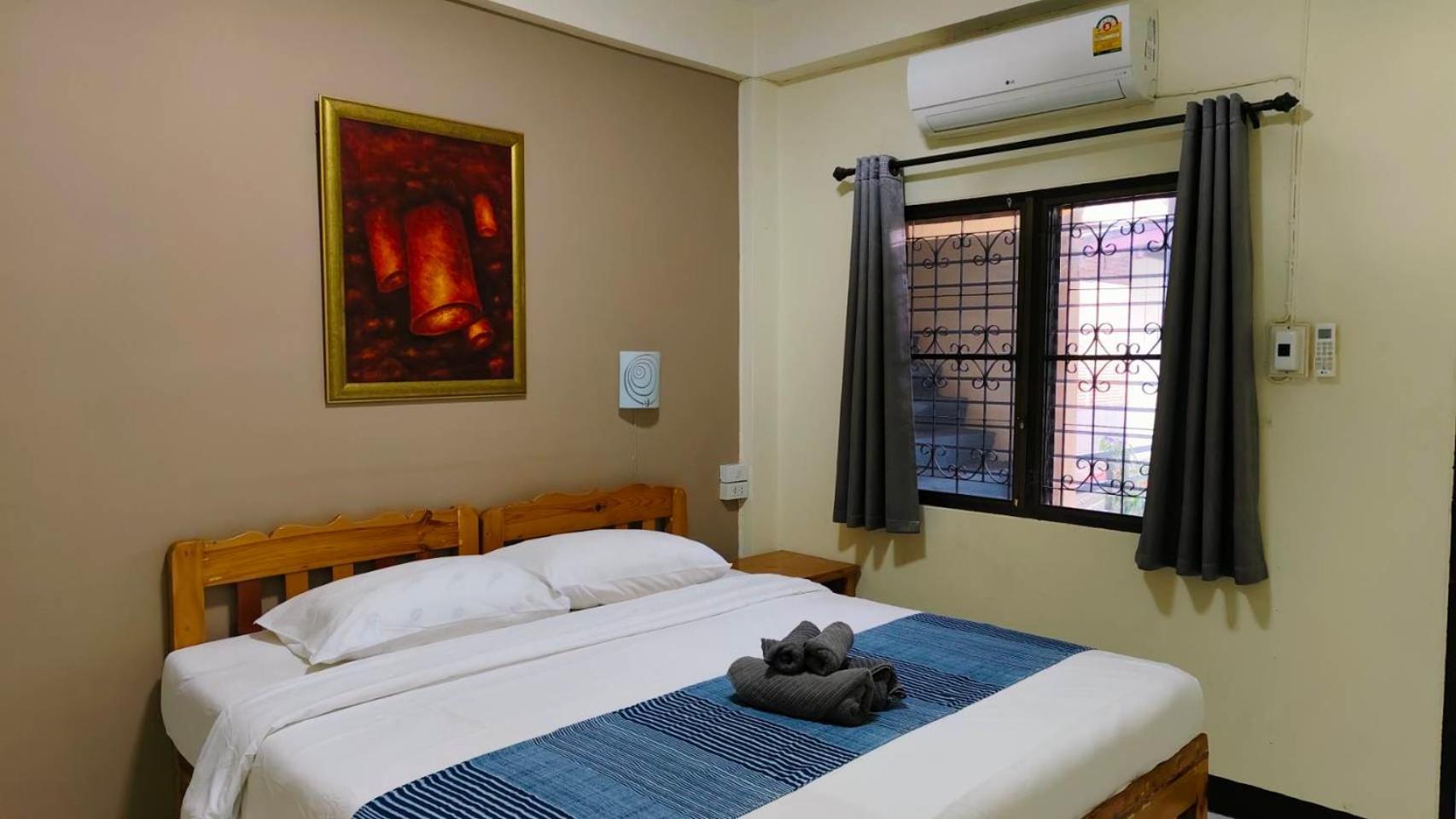 The Shire Guesthouse Чиангмай Экстерьер фото